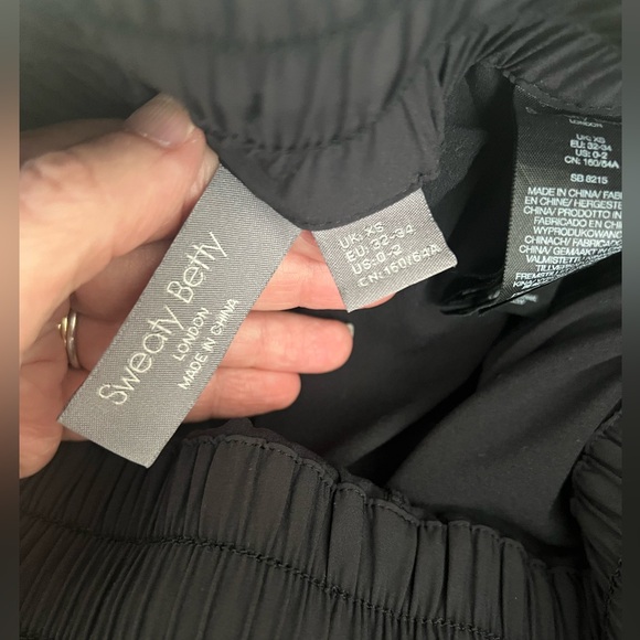 Sweaty Betty Circuit Workout Shorts XS - 2” inseam, inner liner/undershort - Picture 3 of 9